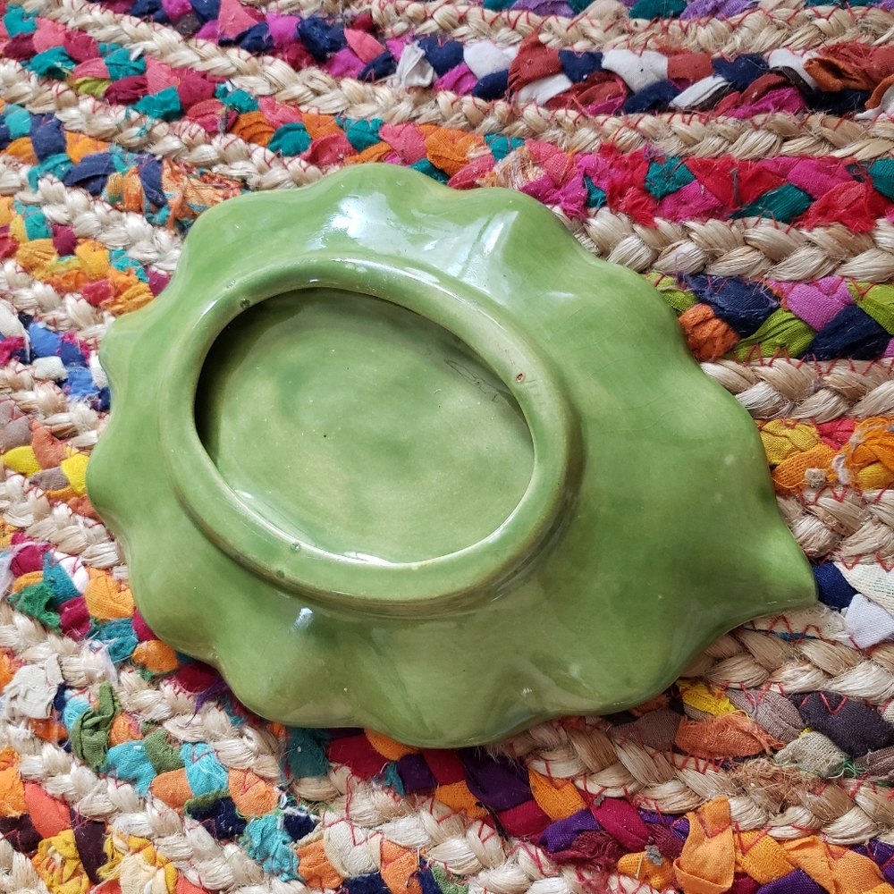 Leaf Shaped Ceramic Dish - Picture 3 of 4